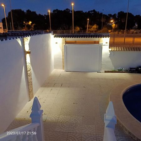 Acogedora Casa Con Piscina Villa Torrevieja Bagian luar foto