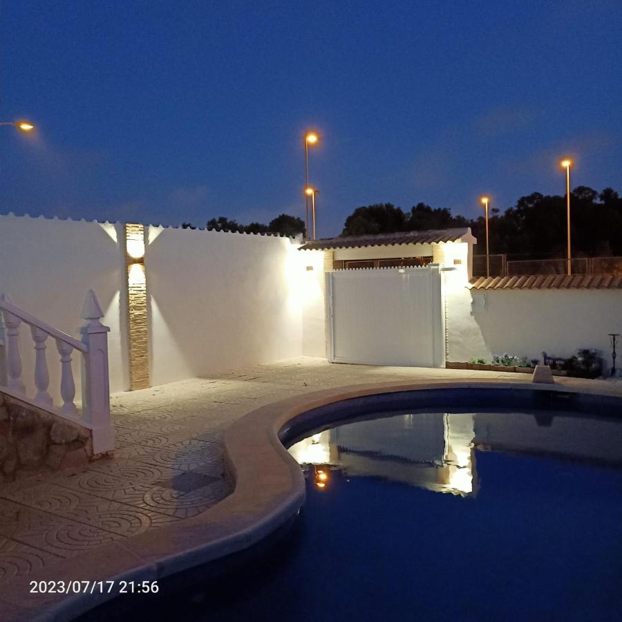 Acogedora Casa Con Piscina Villa Torrevieja Bagian luar foto