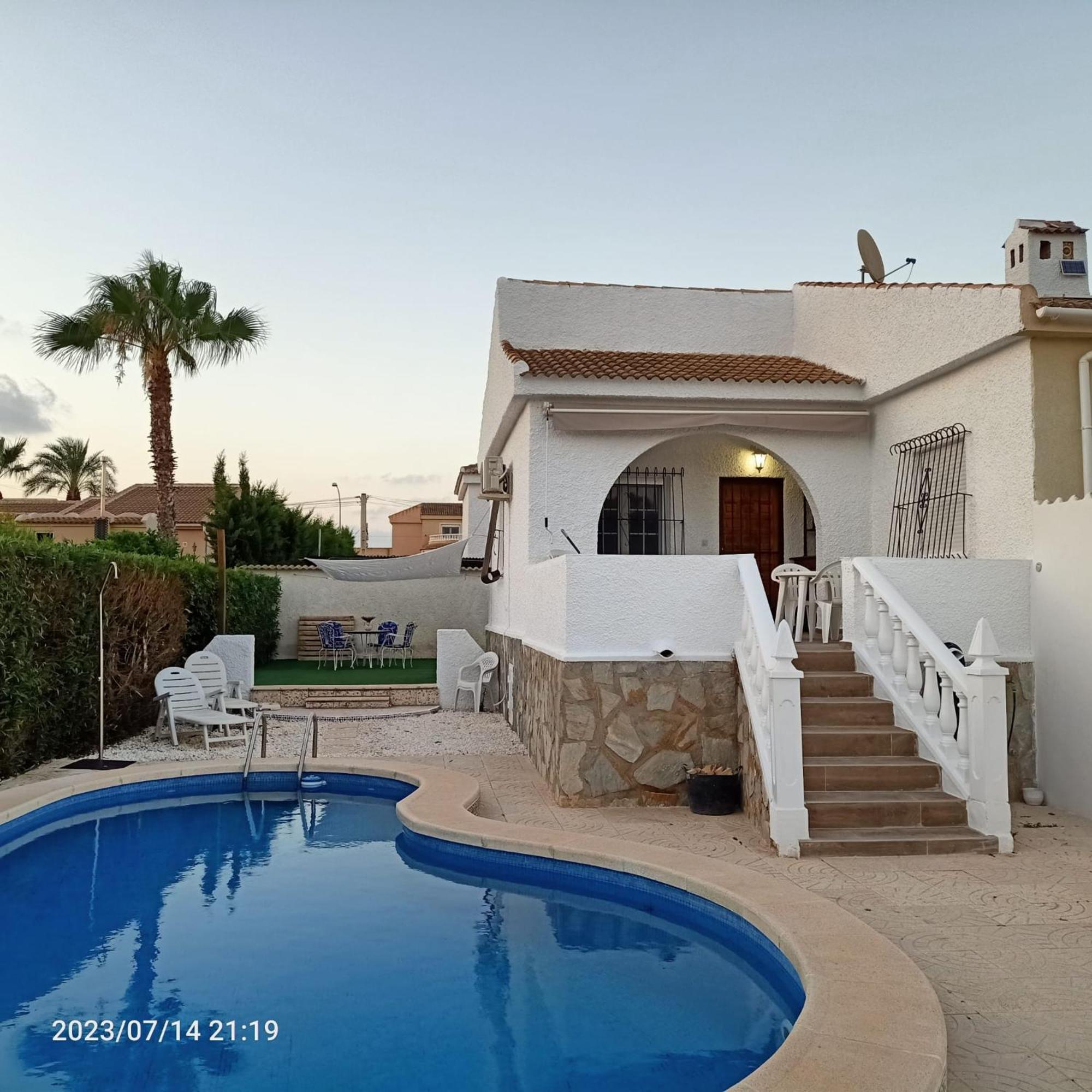 Acogedora Casa Con Piscina Villa Torrevieja Bagian luar foto